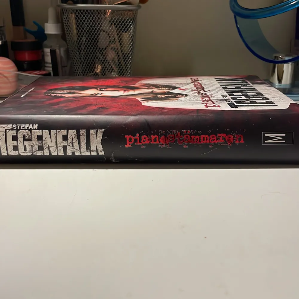 En bok av Stefan Tegenfalk som är i bra skick!❤️. Övrigt.