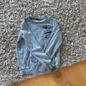 Fashion affint  - Säljer denna super finna tröjan för kommer aldrig till användning❤️