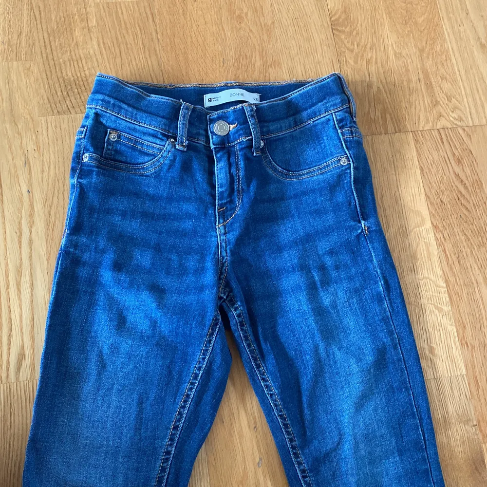 Bonnie low waist jeans ifrån gina tricot 80kr + frakt . Jeans & Byxor.