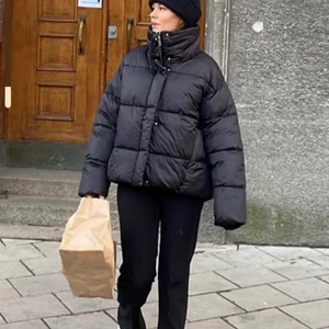 Puffer jacket hm - Säljer min fina vinterjacka från HM som jag hade lite under förra vintern❤️‍🩹