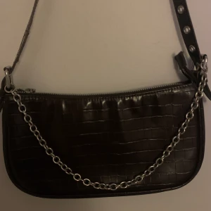 Väska  - Väska ifrån hm säljer för 50kr+20 i frakt 💕💕