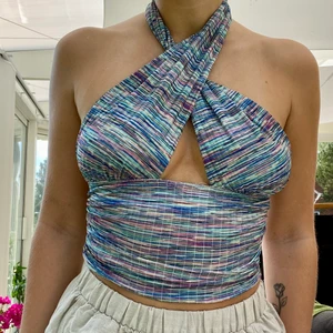 Skitsnygg topp från asos - Så snyggt linne som kan knytas på många sätt 🖤