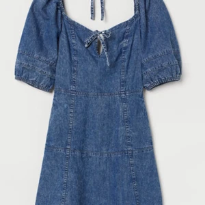 Helt NY oanvänd Jeans- klänning HM - Helt Ny oanvänd Jeansklänning från HM i strl 38