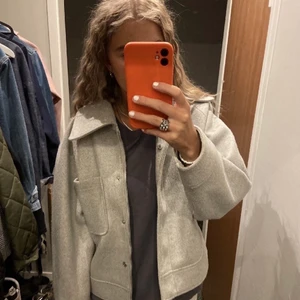 Kappa - Intressekoll!!💓 funderar på att sälja min kappa från nakd kom gärna med bud💗