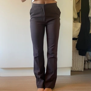 H&M kostymbyxor - Knappt använda kostymbyxor från H&M, strl 36!!