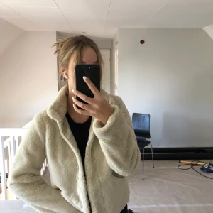 Jacka - Fluffig vit vinterjacka från Only Storlek S 150 kr + frakt