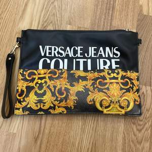 Äkta Versace plånboksväska (garantikontroll) nypris 3500