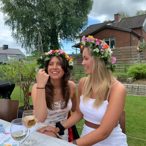 Vit set  - Ett vitt set i linne, jättefint bara använt 1 gång!