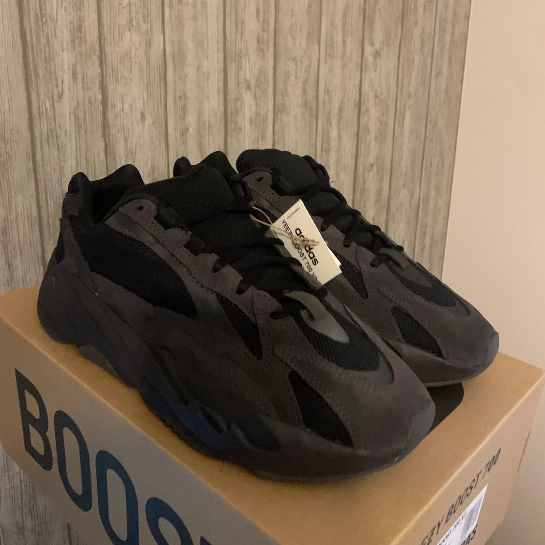 Yeezy 700 v2 Vanta - 91