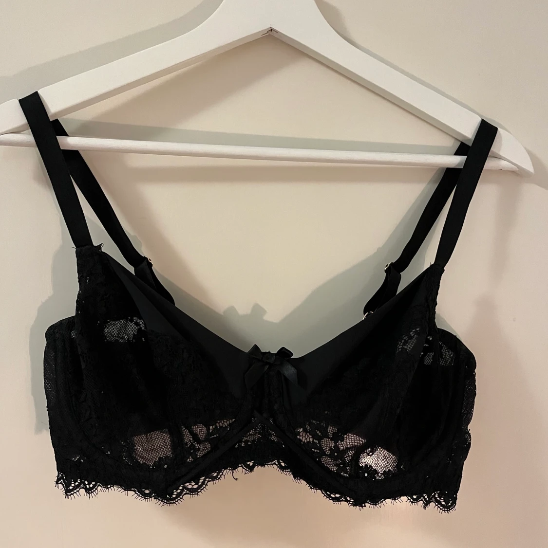 svart bh från hunkemöller