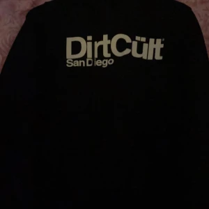 Hoddie  - Aldrig använt är i storlek M men ganska lite så passar en xs_s