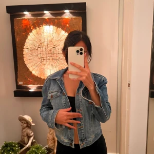 Jeans Jacka H&M - Använd fåtal gånger Skick : Bra