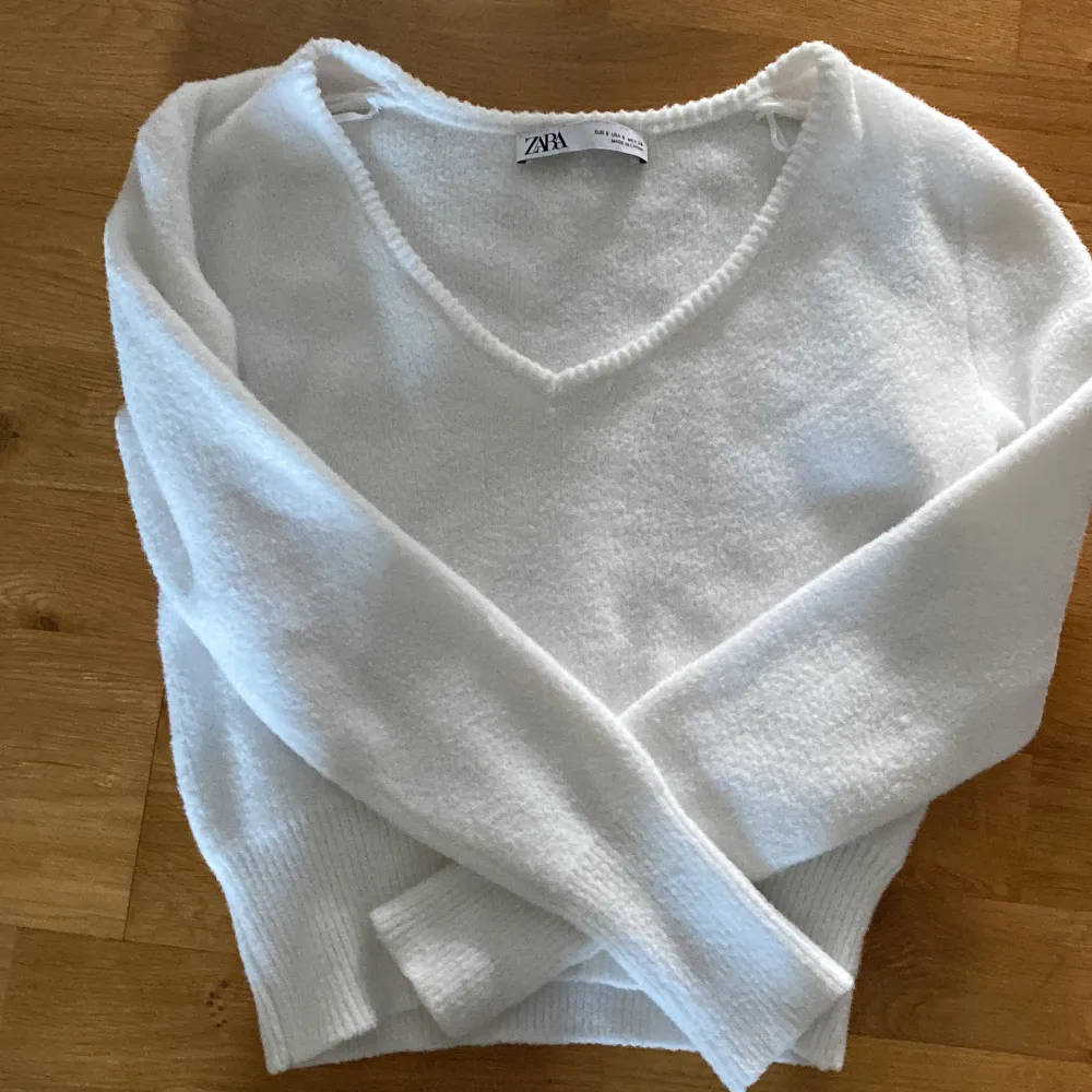 Stickad tröja från zara storlek S passar XSS-S❤️ 100kr +frakt❤️❤️. Tröjor & Koftor.