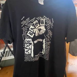 Axe Rash-tisha  - Axe Rash-merch i fint skick! Köparen står för frakt, kan mötas upp i Göteborg