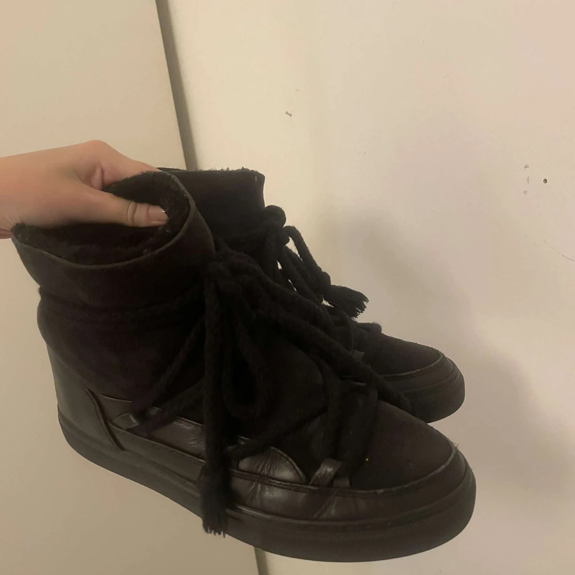 Inuukii skor svarta - 90