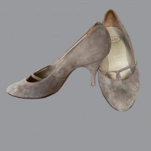 Vintage Bally  - Äldre vintage Bally pumps. Beige mocka 