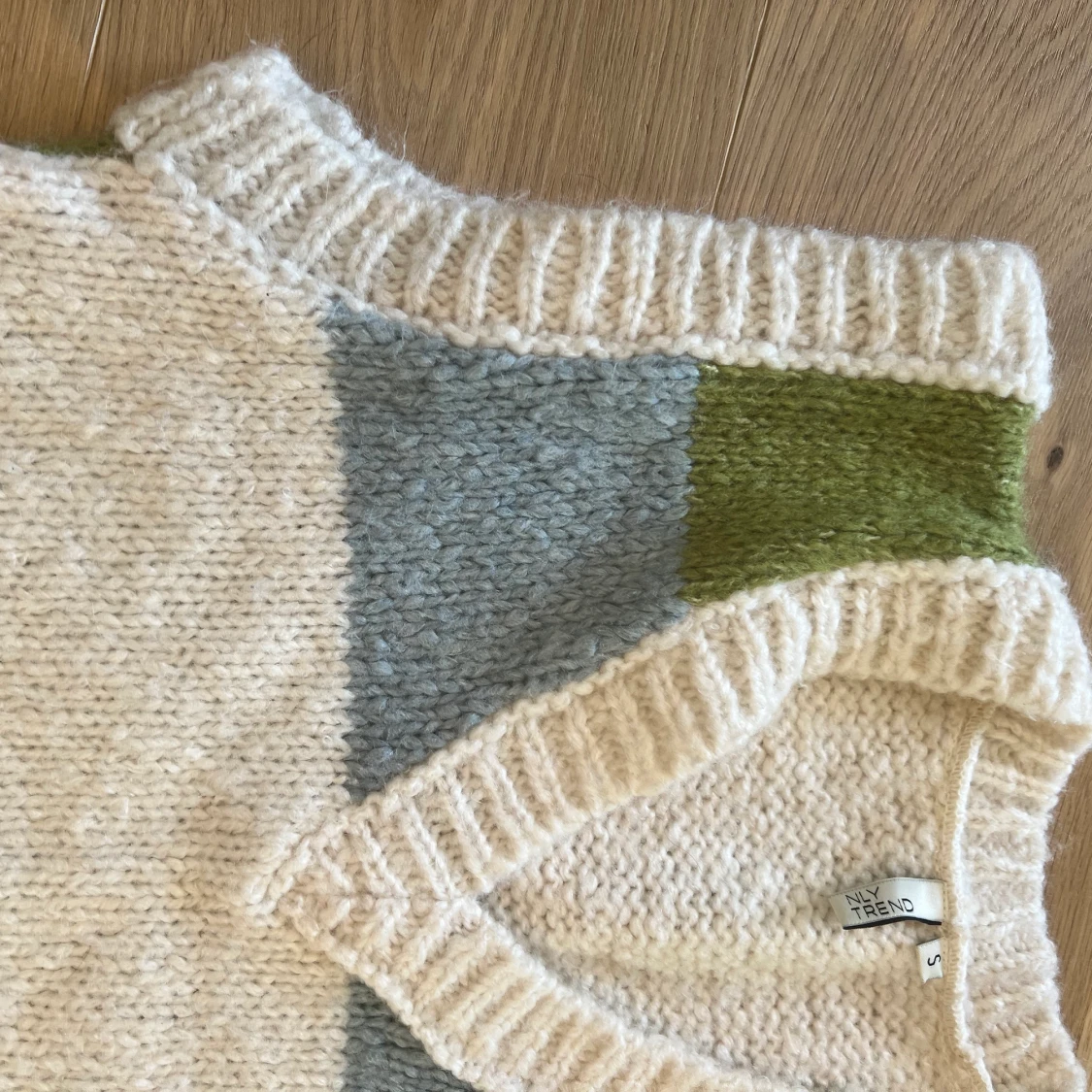 Fin stickad väst - 90