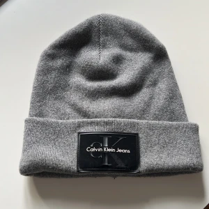 Mössa Calvin Klein - Använd ett fåtal gånger