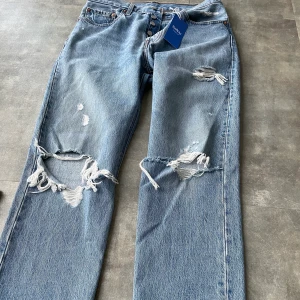 Levis jeans - Säljer dessa fina jeansen från Levis, passar nog någon i längd 160ish💞 