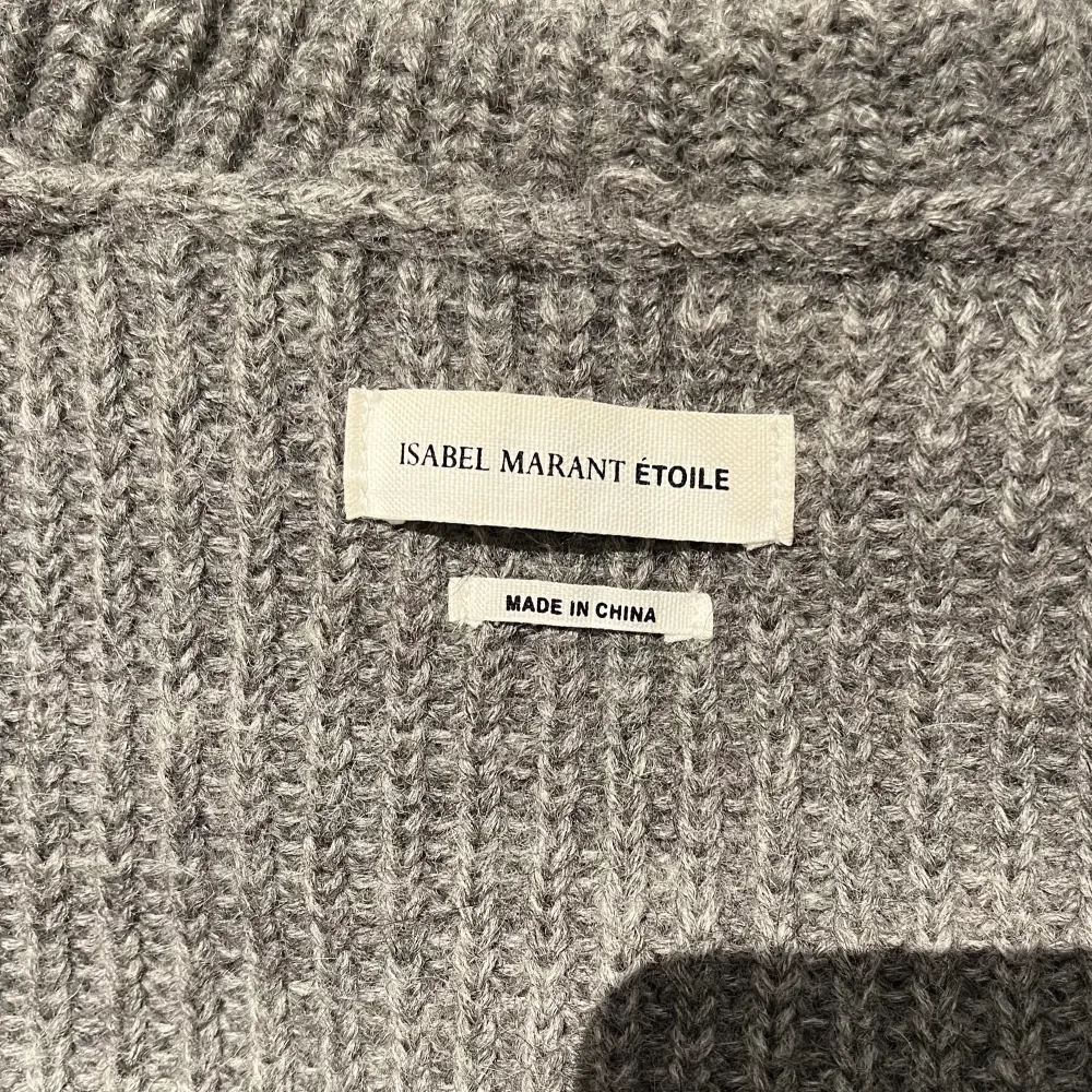 Stickad polotröja från Isabel Marant, nypris 2500kr. Hupparit & Collegepaidat.