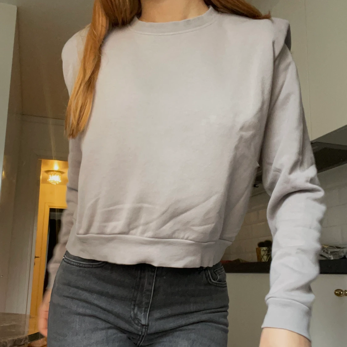 H&M tröja med axelvaddar  - 91