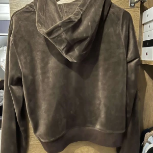 Juicy cotore kofta - Äkta juicy kofta säljer pga för stor för mig. Bra skick. Storlek L