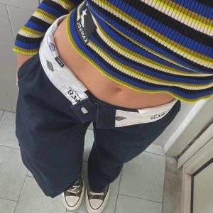 Dickies 874 - W31/L32 och passar mig som är en 36a och 167cm. Oanvända! Egna bilder kan fås