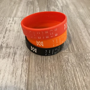 Marcus & Martinus armband  - Aldrig använda, 5kr/st eller alla för 13kr. Frakt: 15kr 