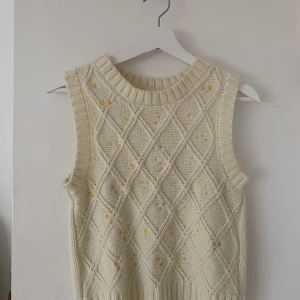 Mobil väst blommor - Jättesöt väst, perfekt till hösten 🌼