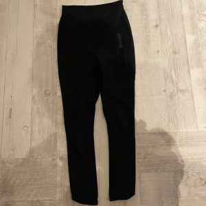 Gymshark tights - Säljer då de tyvärr va förstora på mig, jätte sköna i materialet 