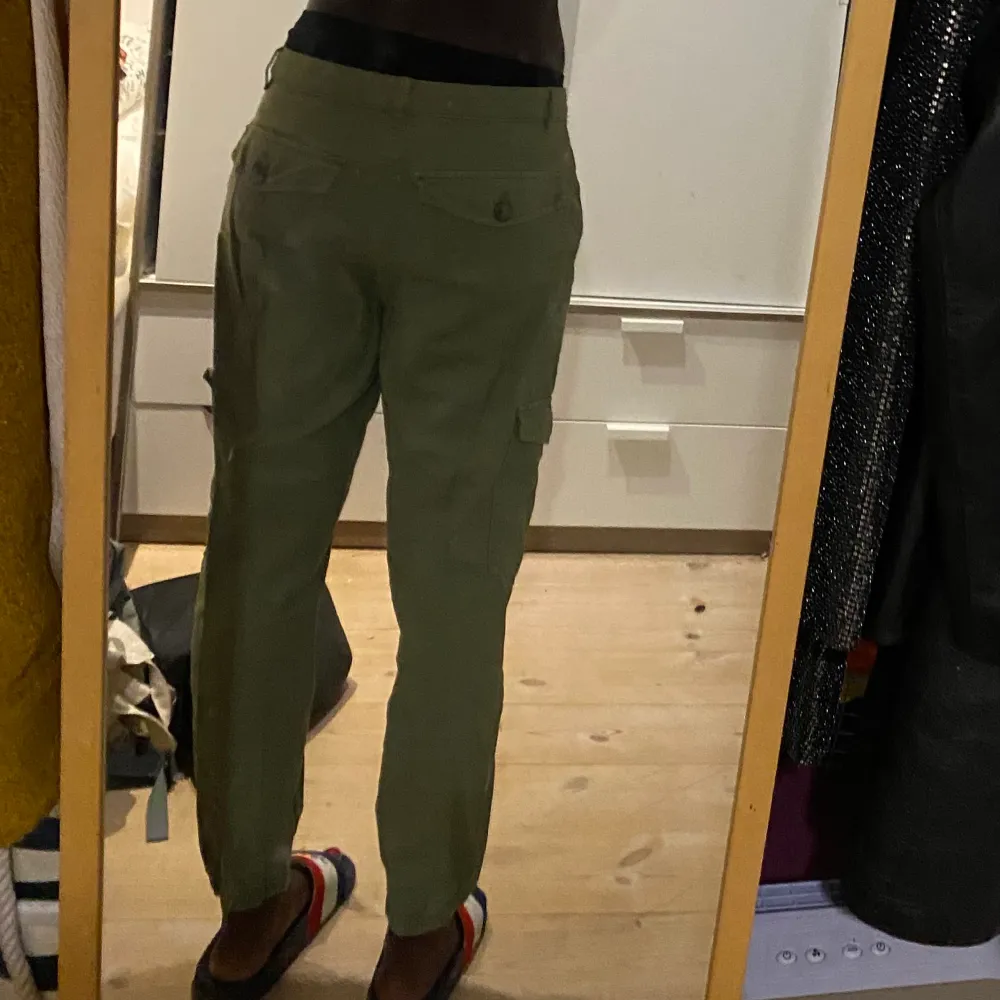 I love these pants because they are cargo pants. They are chunky and would best fit with boxers. 🤞 enjoy . Jeans & Byxor.