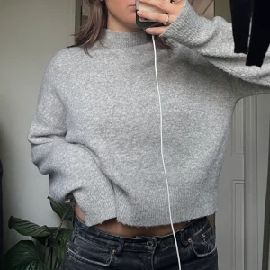 Stickad - Från & Other stories, knappt använd väldigt fin! Nypris 399kr