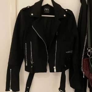 Jacka från zara - Säljer min jacka från zara som Tyvär inte kommer till användning längre💞