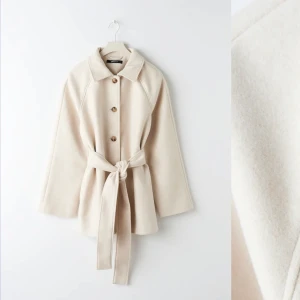 Ginatrico kapoa - Jätte fin kappa från ginatricot. Helt ny och knappt använd.Mitt pris 480 kr plus frakt eller högre bud