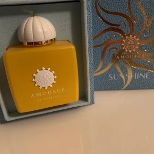 Amouage parfym - Använd endast en gång, ny pris är 3.500 kr