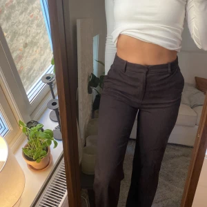 Kostymbyxor  - Kostymbyxor i modellen fiona från lindex🫶🏻 nypris 599kr. 