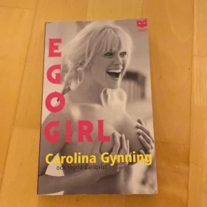 Ego girl - Ego girl av Carolina Gynning. Jag älskar denna boken och den är super intressant om du är intresserad av modellvärlden 