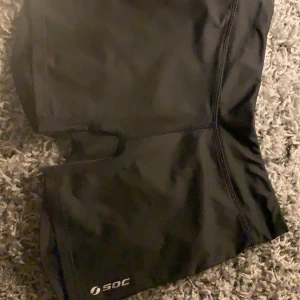 Tränings shorts  - Snygga träning shorts från soc i storlek 146/152 men passar som S