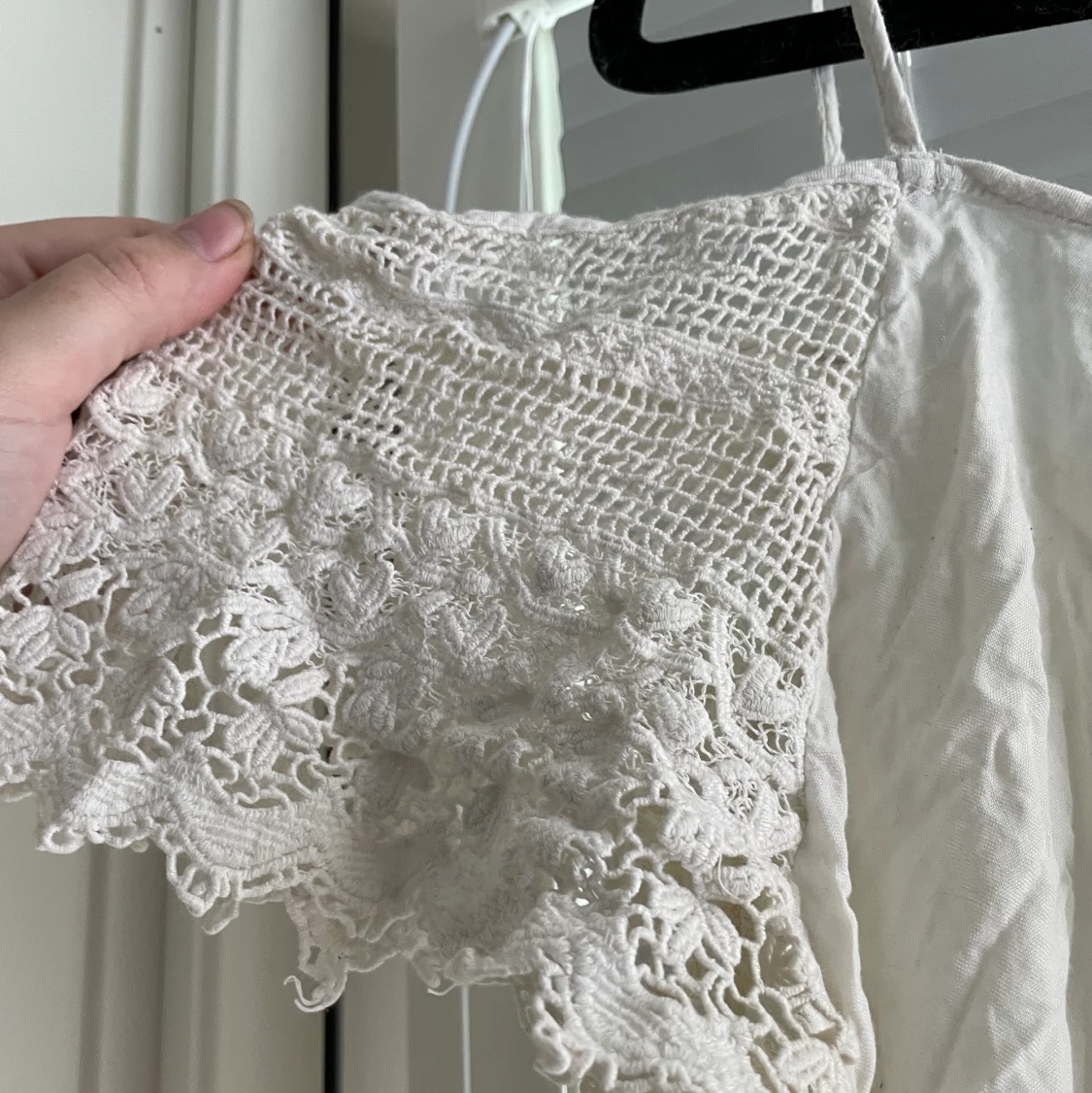 Linne med detaljer i storlek M - 90