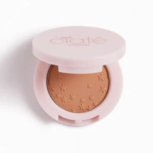 Ny Ciaté Mini Bamboo Bronzer "Star Island" - Ny, ej använd. 2,5g. Fraktsumman blir 10kr (frakt m frimärke) vid direkt swish till mig, välj ej Köp Nu isåfall. Samfraktar för minsta möjliga frakt kostnad för dig. Kontakta mig angående detta