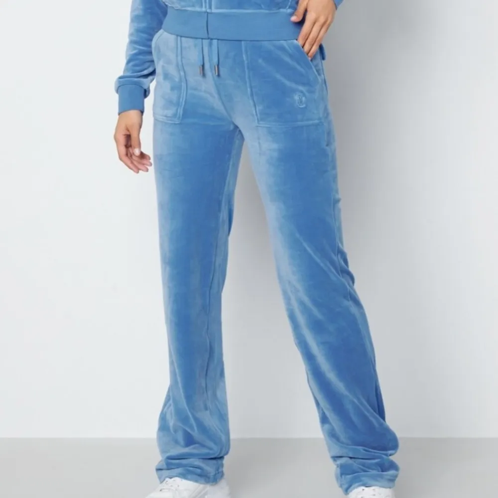 Söker dessa blå Juicy byxor i stl S. Jeans & Byxor.
