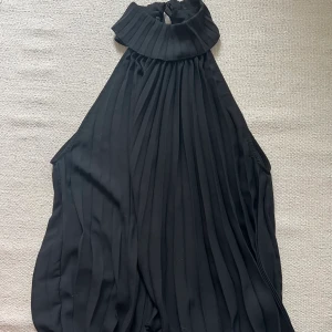 Topp - Jätte fin svart topp köpt på zara men bara använts 1 gång