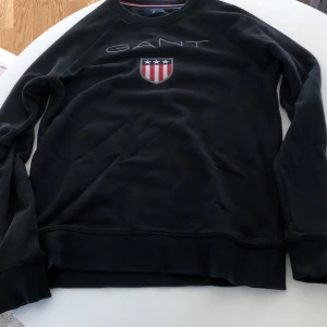 Gant tröja - Använd typ två gånger säljer den för att den är för stor för mig bra skick