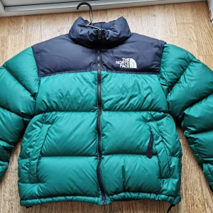North Face jacka Nuptse - Mkt fin jacka, använd en vinter, ren och utan skador.