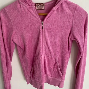 Juicy couture tröja - Jättefin juicy couture i tröja i en gammal modell💕