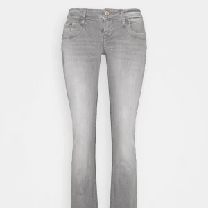 Ltb jeans  - Intressekoll på mina jeans från ltb i modellen valerie! Endast använt de två gånger så de är i nyskick, säljer endast vid bra bud 🫶🏽