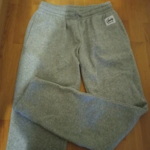 Grå mjukis byxa  - Bild på mina Andy byxor om något är intresserad av att köpa 