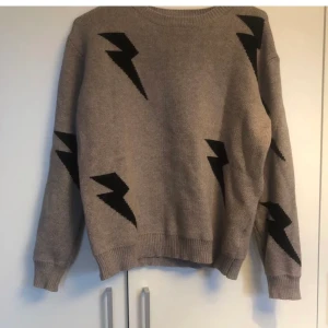 Tröja - Ny fin tröja, säljer pga att den var för liten. Passar XS-S. (Ps lånad bild!)