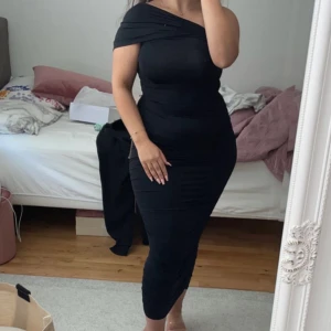 Klänning  - Storlek M men kan även passa L