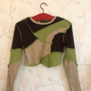 ”Ut-och-in” tröja - ”Ut-och-in” tröja från SHEIN. Snygga färger, aldrig använd, storlek XS.